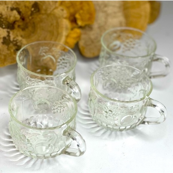 Vintage glass tea cups (4) - Picture 5 of 5